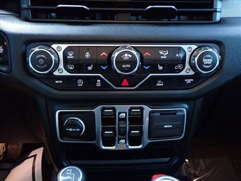 Used 2024 Jeep Wrangler Sport S image 17