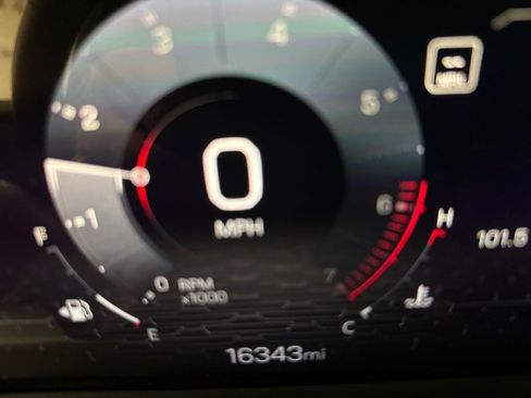 Used 2025 GMC Acadia Elevation image 19