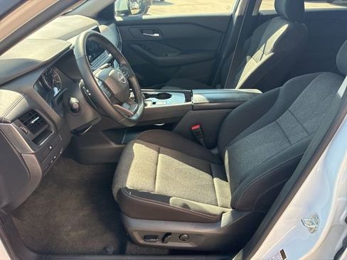 Used 2025 Nissan Rogue SV image 17