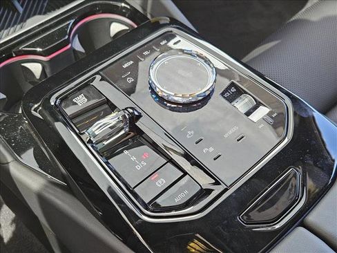 New 2027 BMW 550e xDrive w/ Executive Package AWD/4WD image 11