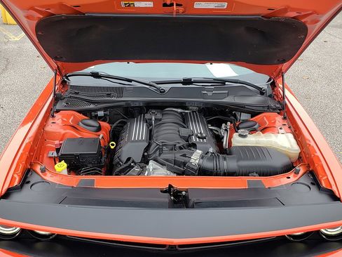 Used 2016 Dodge Challenger R/T Scat Pack w/ Leather Interior Group image 18