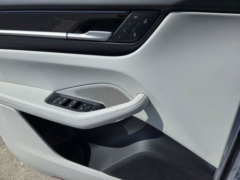 New 2025 Porsche Macan 4 Electric AWD/4WD image 21