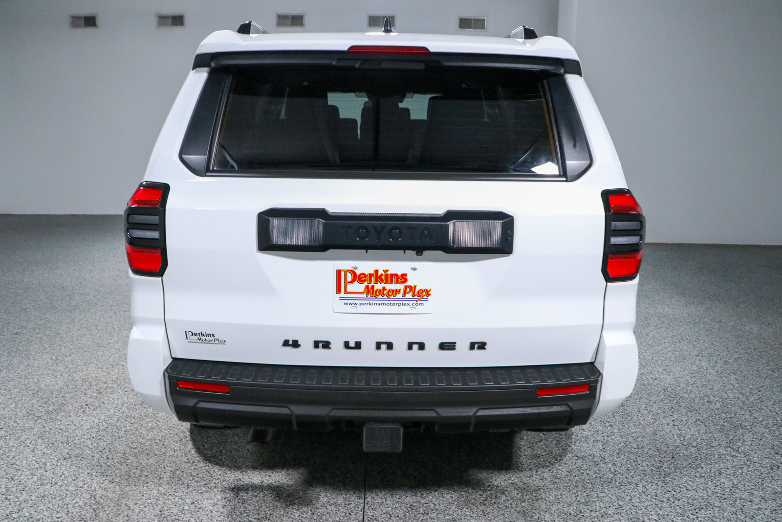 Used 2025 Toyota 4Runner SR5 AWD/4WD image 8