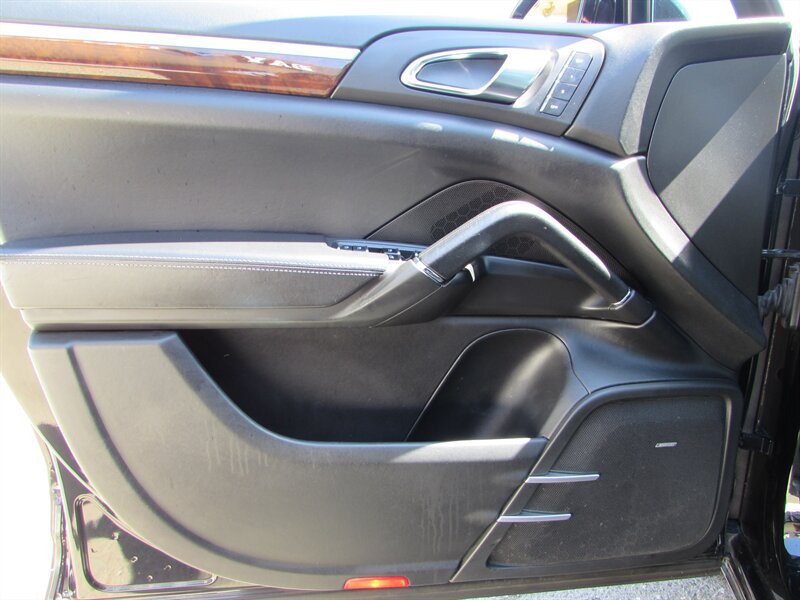 Used 2012 Porsche Cayenne Turbo AWD/4WD image 20