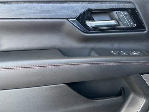 Certified 2025 GMC Yukon XL AT4 Ultimate AWD/4WD image 10