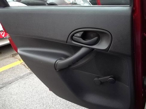 Used 2005 Ford Focus S image 13