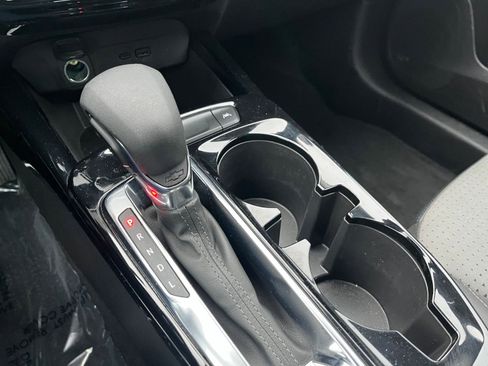 Used 2025 Chevrolet Trax LT image 35