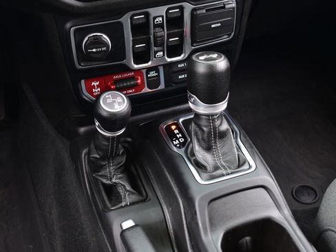 Used 2024 Jeep Wrangler Unlimited AWD/4WD image 40