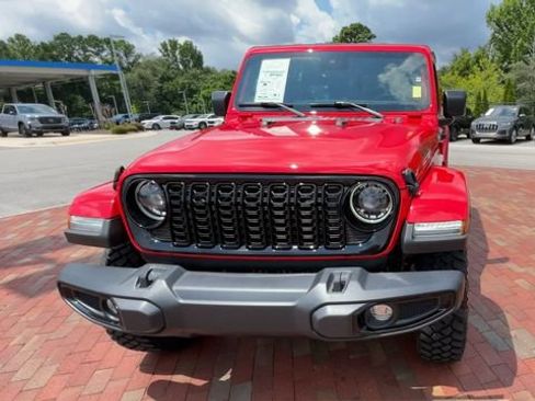 Used 2024 Jeep Gladiator Sport AWD/4WD image 4