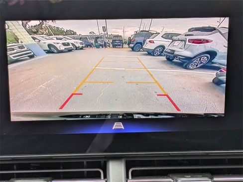 Used 2025 Chevrolet Trax LT w/ LT Convenience Package image 17