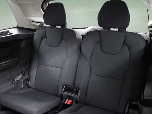 New 2026 Volvo XC90 T8 Plus AWD/4WD image 18