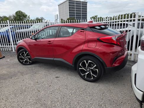 Used 2021 Toyota C-HR XLE FWD image 5