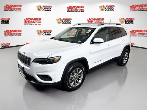 Used 2019 Jeep Cherokee Latitude Plus w/ Cold Weather Group AWD/4WD image 12