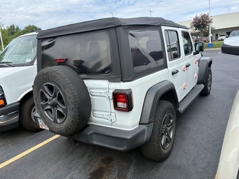 Used 2018 Jeep Wrangler Unlimited Sport S AWD/4WD image 8
