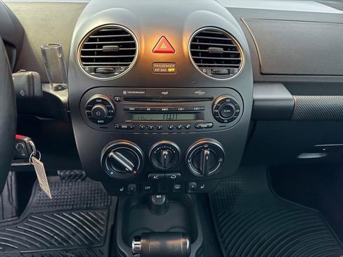Used 2009 Volkswagen Beetle S image 29