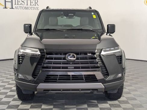 Used 2024 Lexus GX 550 image 3