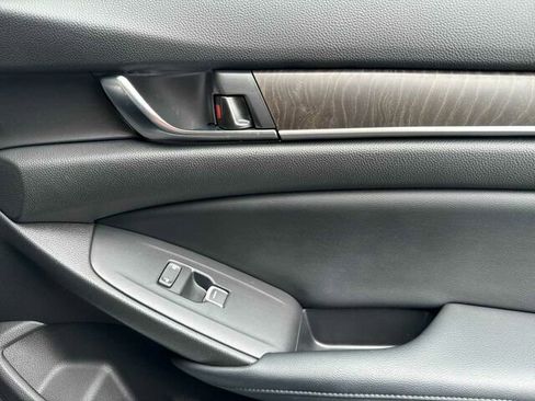 Used 2018 Honda Accord Touring image 21