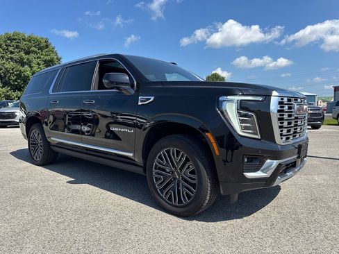 Used 2026 GMC Yukon XL Denali w/ Denali Reserve Package AWD/4WD image 9