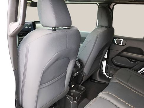 Used 2025 Jeep Wrangler Unlimited Sahara AWD/4WD image 14
