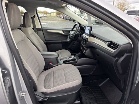 Certified 2022 Ford Escape SE w/ SE Sport Appearance Package image 16