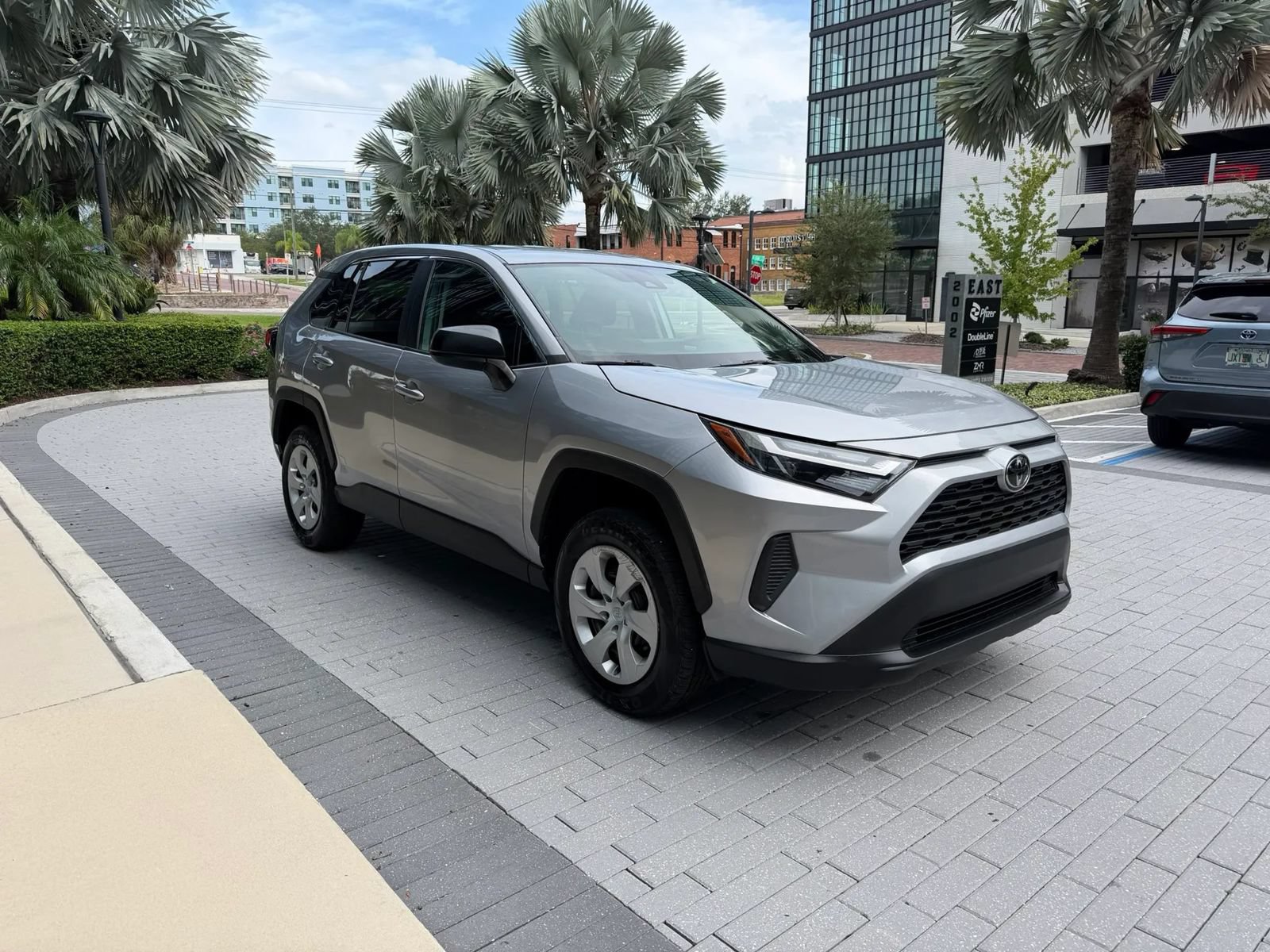 Used 2023 Toyota RAV4 LE FWD image 4