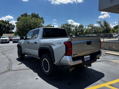 Used 2024 Toyota Tacoma TRD Off-Road AWD/4WD image 5