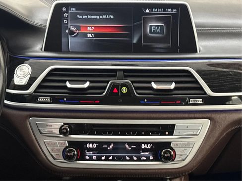 Used 2017 BMW 750i xDrive image 19