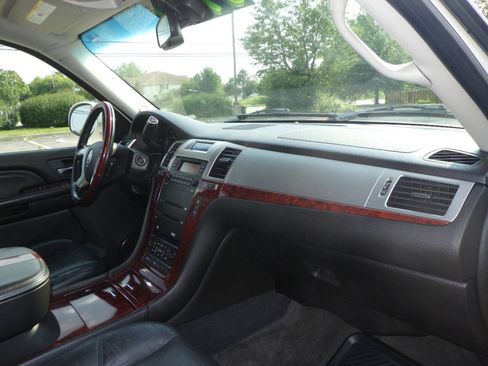 Used 2007 Cadillac Escalade AWD image 25