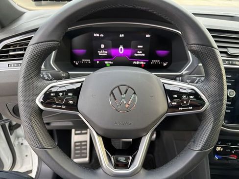 Used 2023 Volkswagen Tiguan SE R-Line image 16