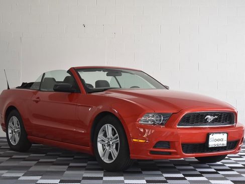 Used 2013 Ford Mustang Convertible image 3