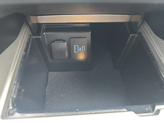 Used 2022 Ford Explorer XLT w/ Equipment Group 202A AWD/4WD image 32