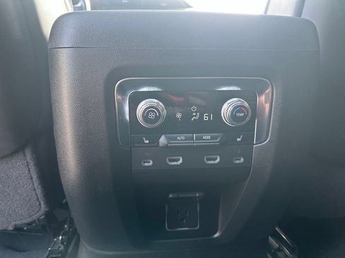 Used 2023 GMC Yukon Denali Ultimate AWD/4WD image 17