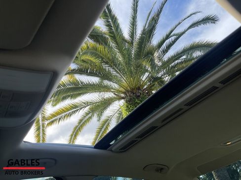 Used 2014 Mercedes-Benz E 350 Sedan image 29