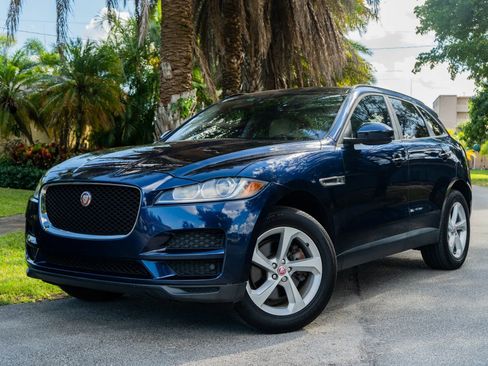 Used 2017 Jaguar F-PACE Premium image 5