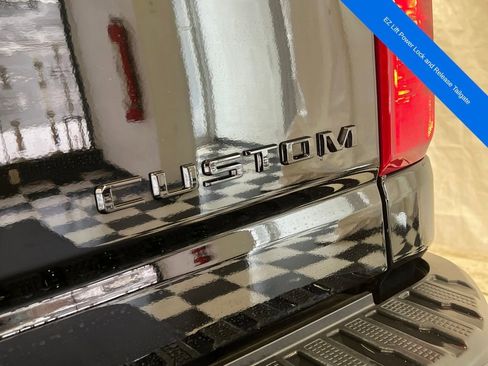 Used 2025 Chevrolet Silverado 2500 Custom w/ Custom Value Package image 19