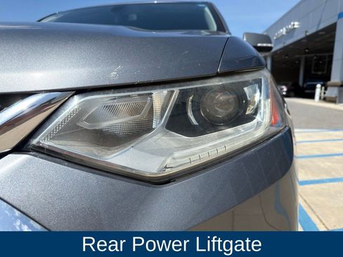Used 2019 Chevrolet Traverse LT FWD image 10