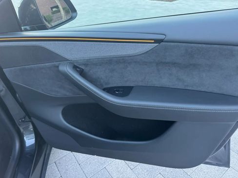 Used 2026 Tesla Model Y Long Range RWD image 15
