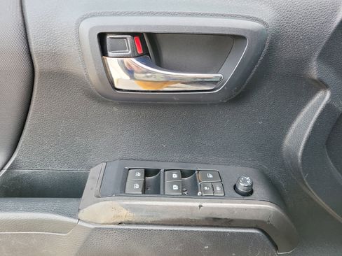 Used 2020 Toyota Tacoma TRD Sport image 24