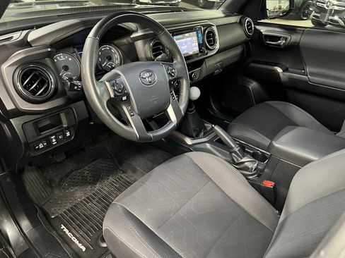 Used 2018 Toyota Tacoma TRD Sport AWD/4WD image 23