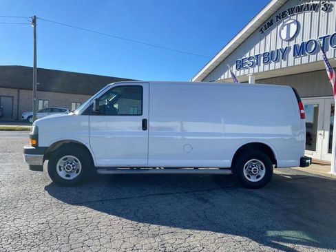 Used 2019 GMC Savana 2500 w/ Driver Convenience Package image 4