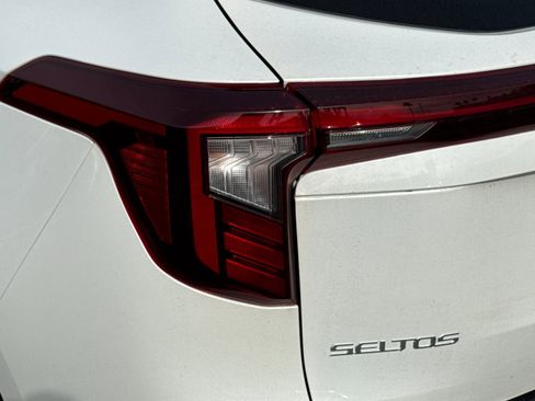 Certified 2024 Kia Seltos SX w/ SX Sunroof Package image 26