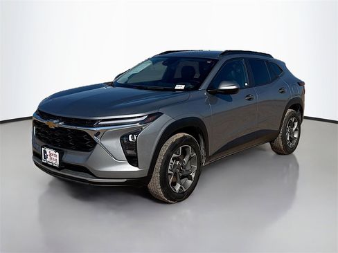 Used 2024 Chevrolet Trax LT w/ Driver Confidence Package image 3