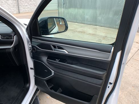 Used 2025 Jeep Wagoneer 4WD image 30