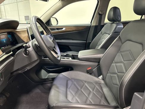 Used 2025 Volkswagen Atlas SE AWD/4WD image 10