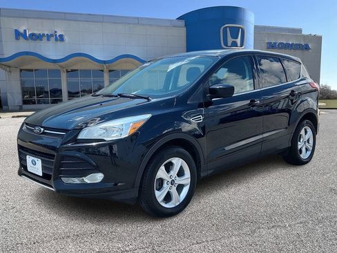Used 2016 Ford Escape SE FWD image 2