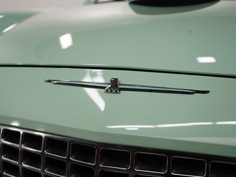 Used 2004 Ford Thunderbird image 23