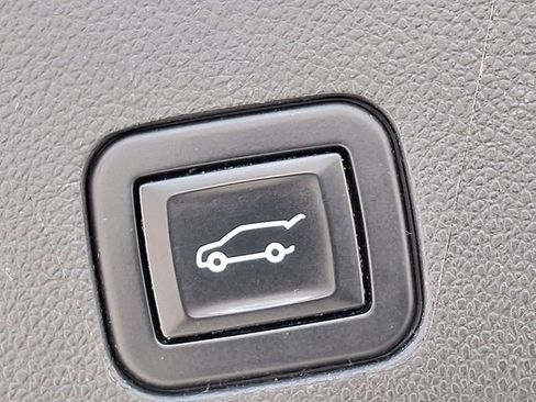 Used 2022 Chevrolet Tahoe RST w/ Sport Performance Package image 31