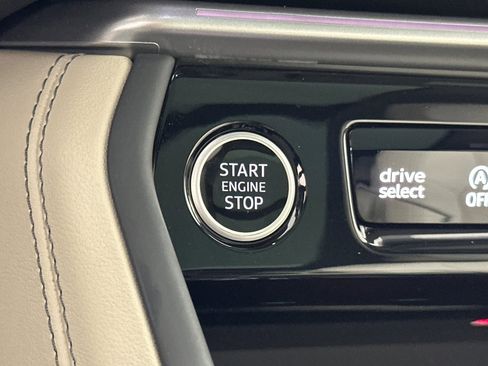 Used 2025 Audi Q5 Premium w/ Convenience Package image 21