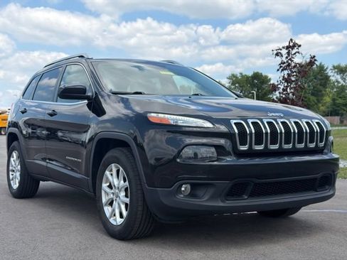Used 2015 Jeep Cherokee Latitude w/ Comfort/Convenience Group AWD/4WD image 1
