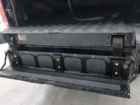 Used 2024 Chevrolet Silverado 2500 LT w/ Midnight Edition image 38